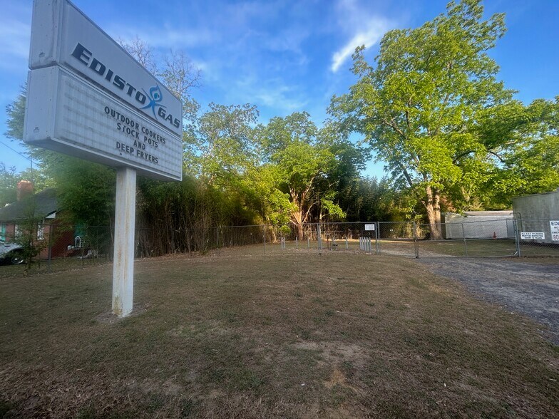 More Photos Of 4456 Rosemary St, Williston Office For Sale