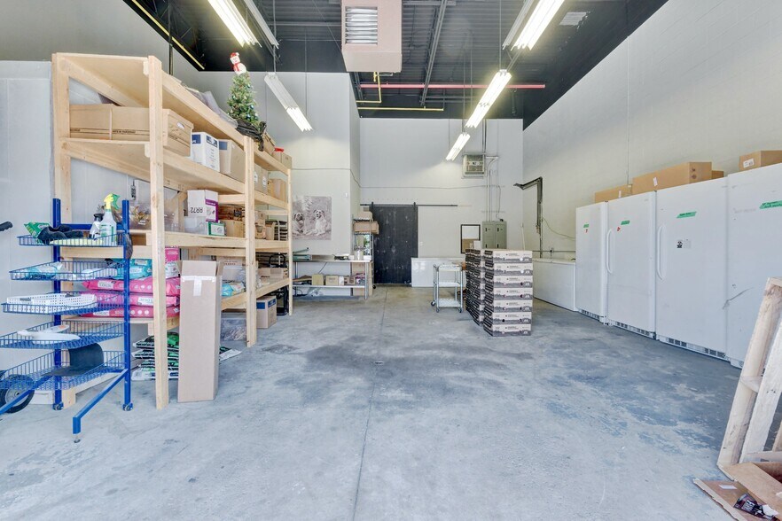 More Photos Of 3145 Dundas St W, Mississauga Storefront Retail Office For Lease