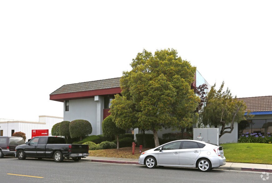 More Photos Of 81 Hangar Way, Watsonville Warehouse For Lease