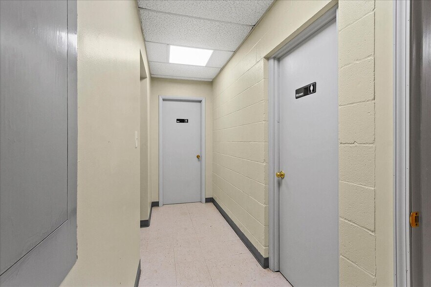 More Photos Of 6886 Wishart St, Huntsville Light Distribution For Lease
