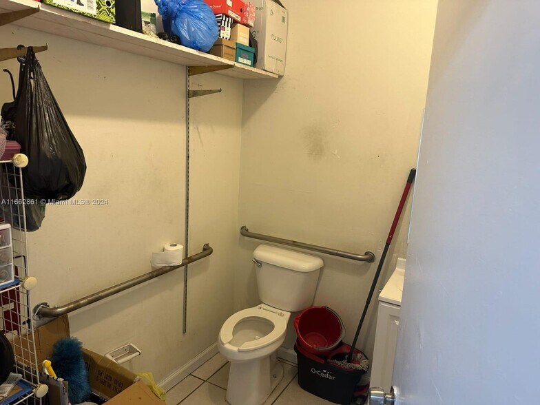 More Photos Of 1767 W 37th St, Hialeah Warehouse For Sale