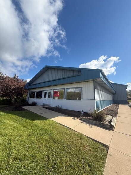 Primary Photo Of 960 W Rollins Rd, Round Lake Beach Mixed Retail For Lease