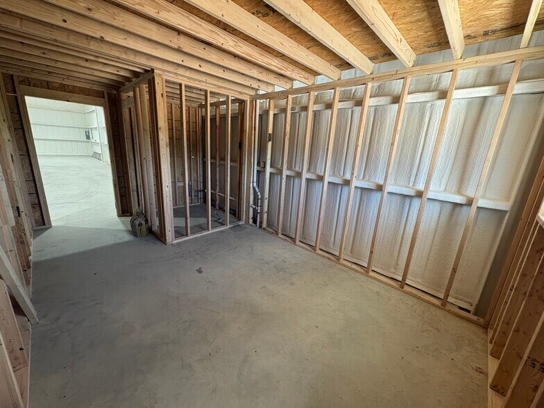 More Photos Of 130 Mission Dr, Sherman Warehouse For Lease