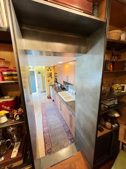 More Photos Of 1438-1442 Light St, Baltimore Showroom For Sale