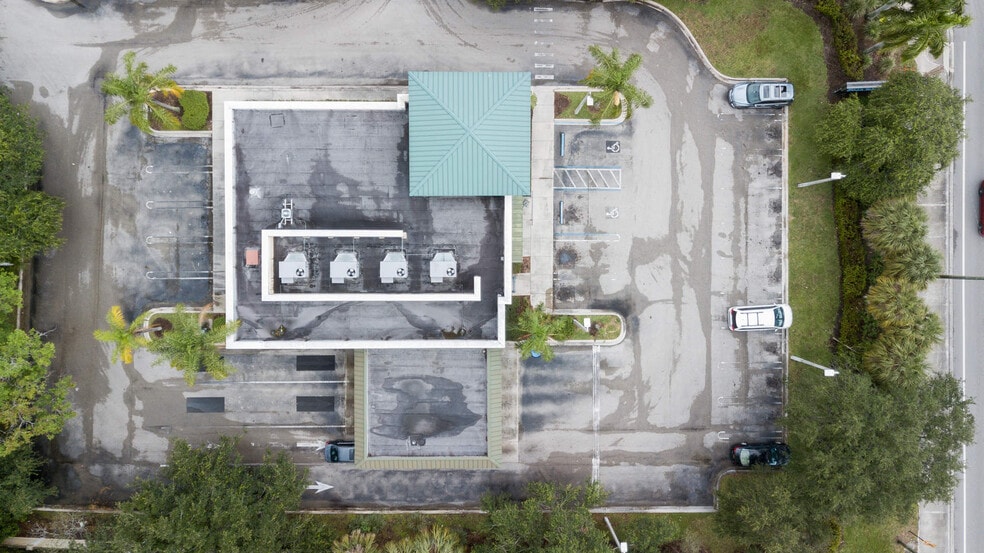 More Photos Of 4931 S Military Trl, Green Acres Bank For Lease