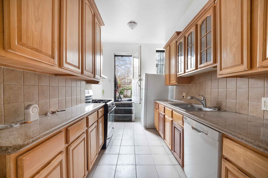 More Photos Of 1501 Broadway, Brooklyn Apartments For Sale