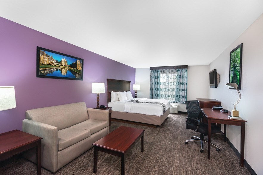 More Photos Of 15 Chateau Dr SE, Rome Hotel For Sale