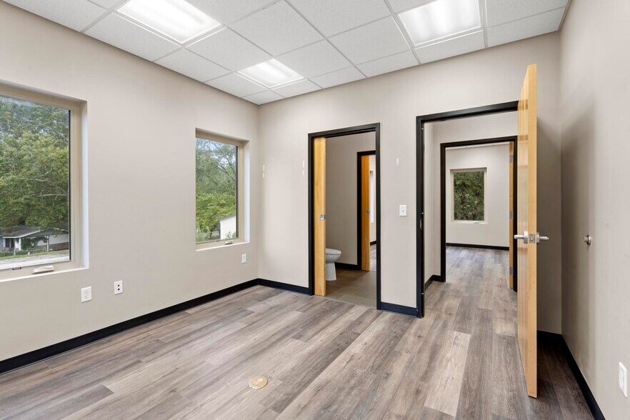 More Photos Of 1006 Ash St, Eudora Loft Creative Space For Lease