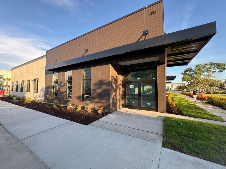 More Photos Of 6355 Initiative Blvd, Sarasota Storefront Retail Office For Lease