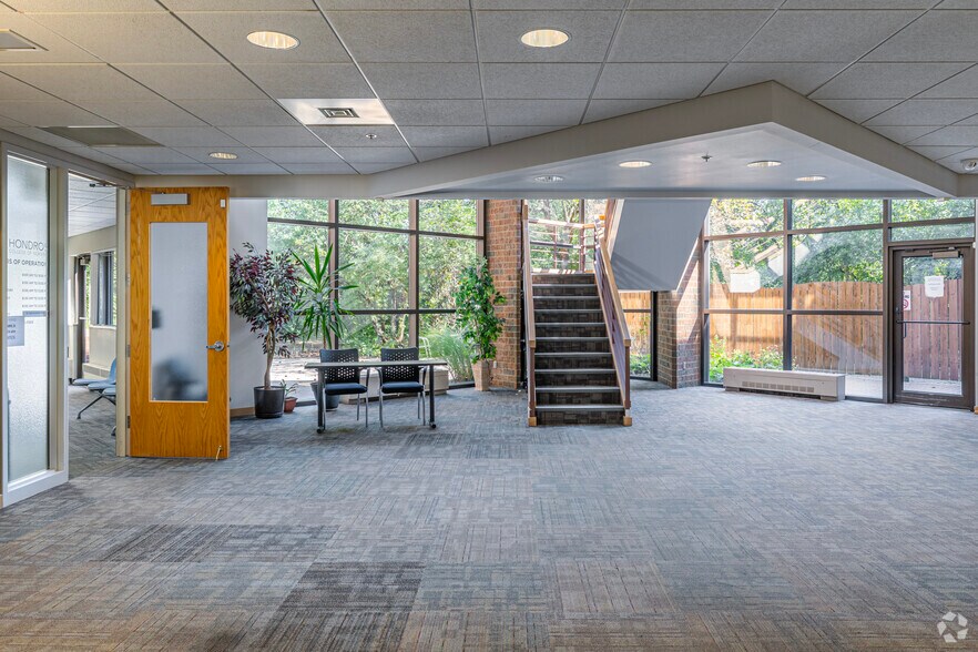 More Photos Of 1684 Woodlands Dr, Maumee Office For Sale