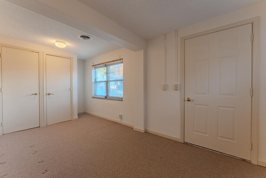 More Photos Of 508 N Broadway, Peru Office For Sale