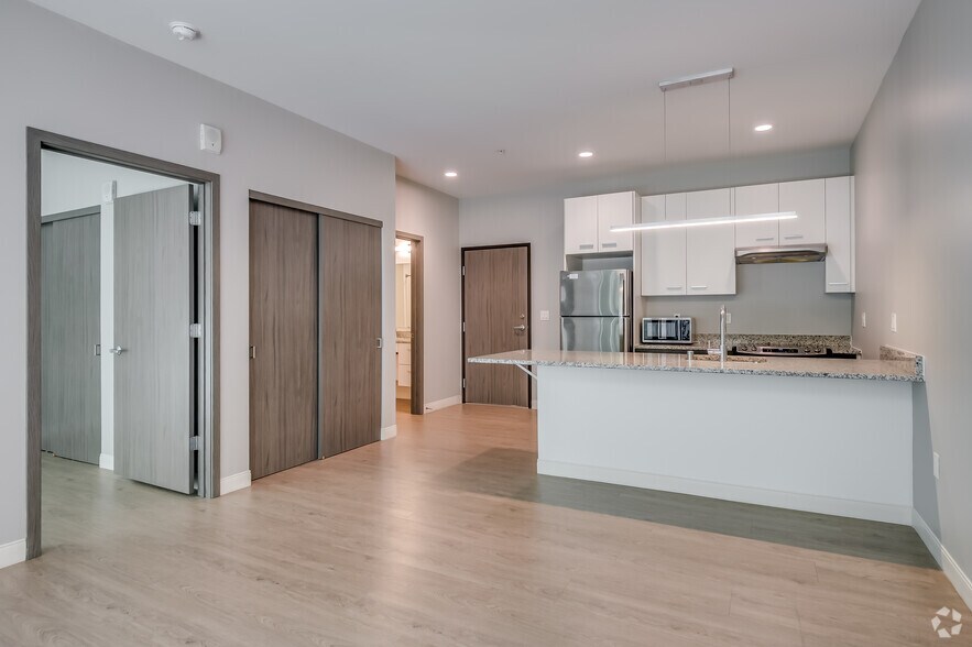 More Photos Of 211 W Mineral St, Milwaukee Apartments For Lease