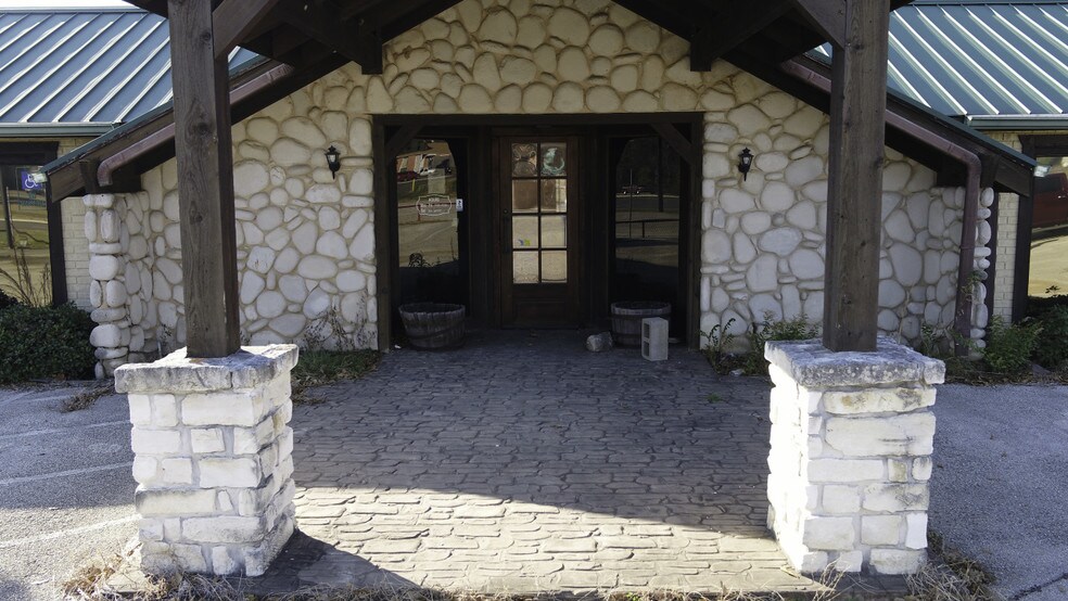 More Photos Of 1624 N Northwest Loop 323, Tyler Freestanding For Sale