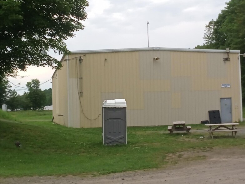 More Photos Of 224 Michael Ln, New Berlin Racetrack For Sale