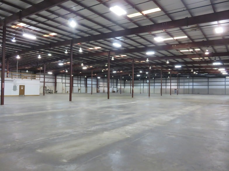 More Photos Of 3601 Parkway Blvd, Leesburg Distribution For Lease