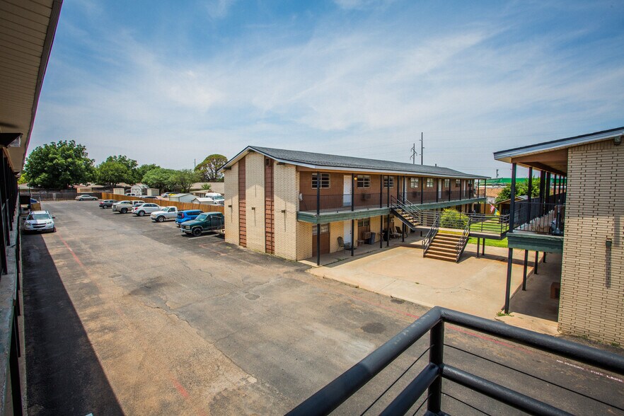More Photos Of 7410 Quaker Ave, Lubbock Apartments For Sale