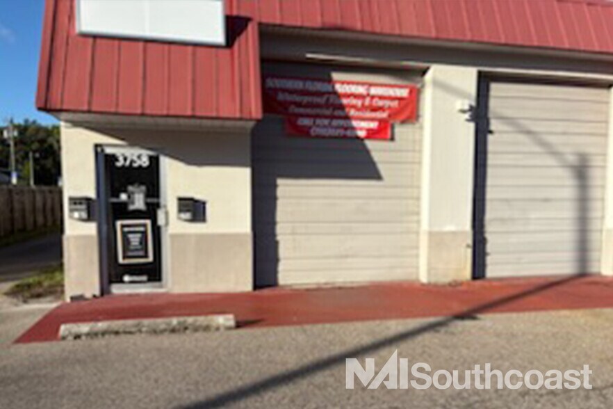 More Photos Of 3700-3758 SE Dixie Hwy, Stuart General Retail For Lease