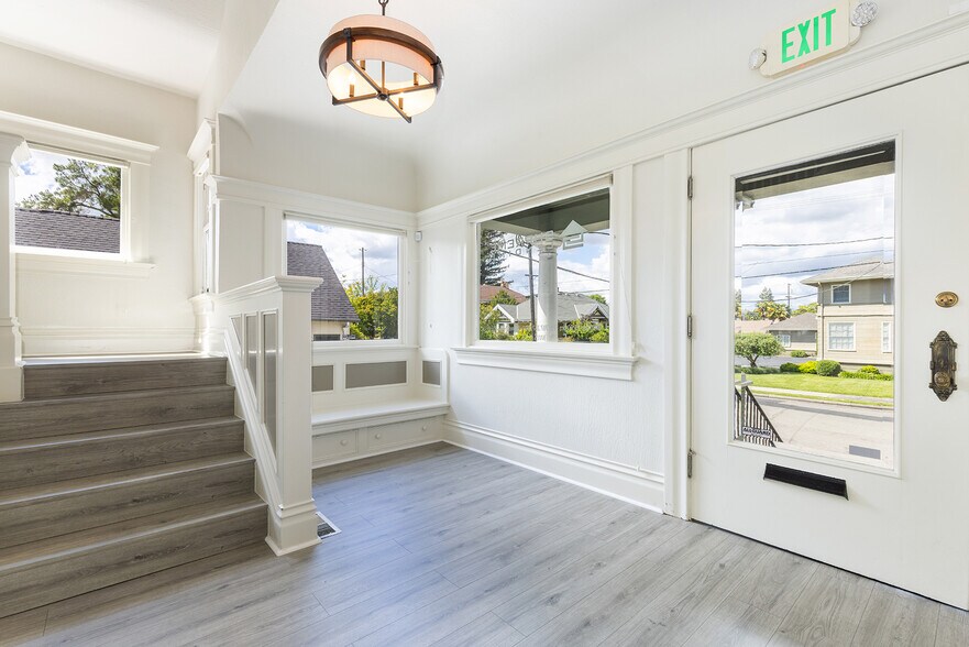 More Photos Of 1801 Oak St, Napa Office For Sale