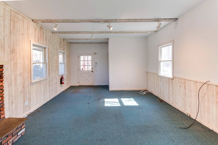 More Photos Of 512 Three Mile Harbor Hog Creek Hwy, East Hampton Loft Creative Space For Lease