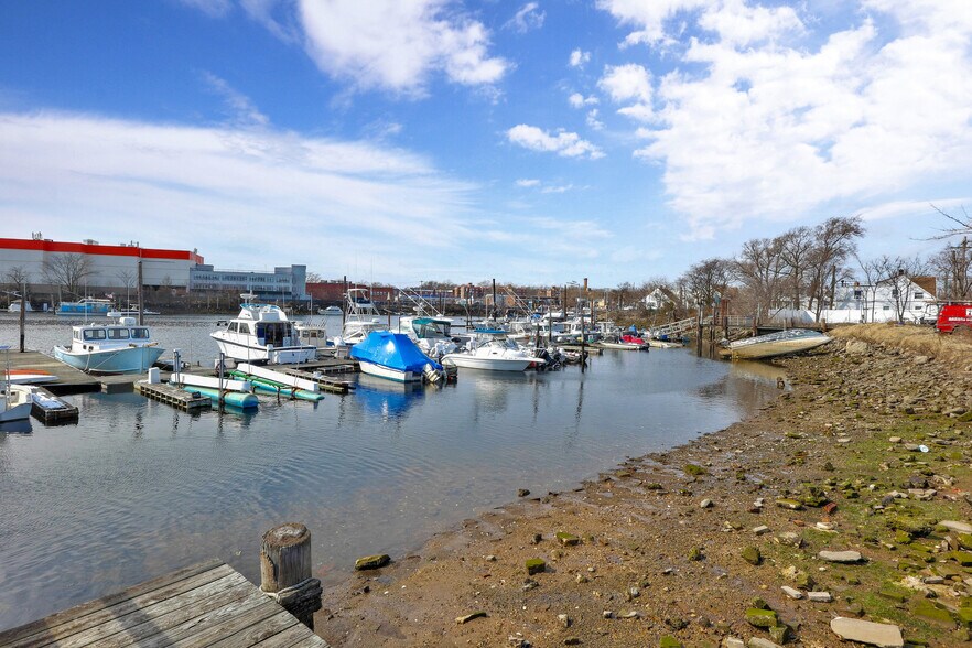 More Photos Of 82-84 Ebony Ct, Brooklyn Marina For Sale