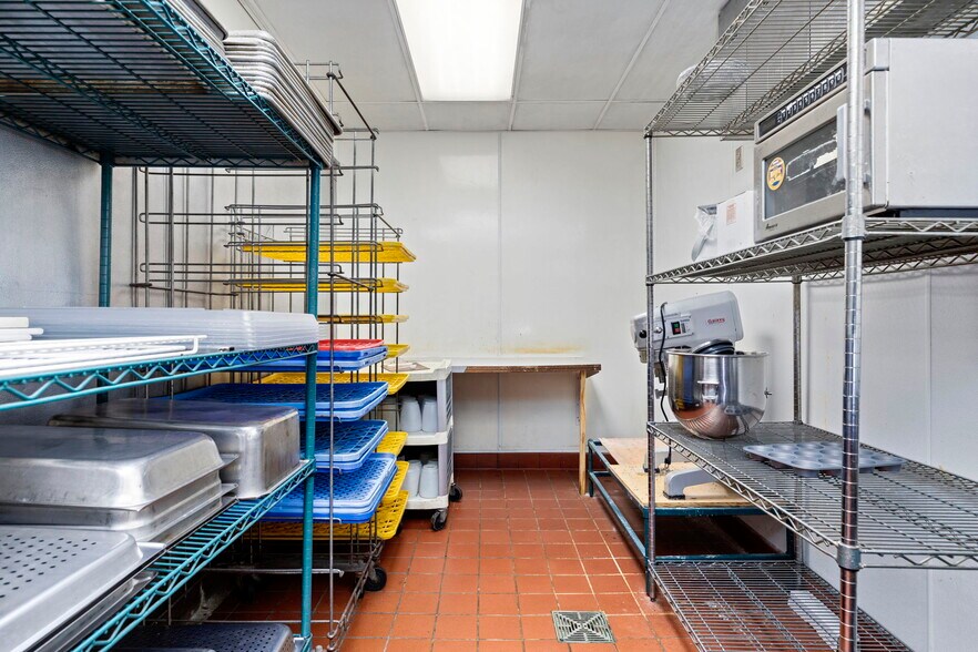 More Photos Of 250 Conicville Rd, Mount Jackson Hotel For Lease