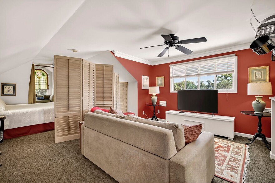 More Photos Of 107 E 35th St, Savannah Office For Sale