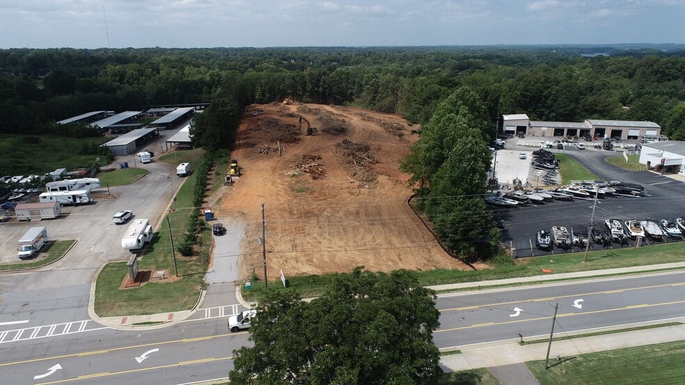 More Photos Of 6034 Lanier Islands Pky, Buford Self Storage For Sale