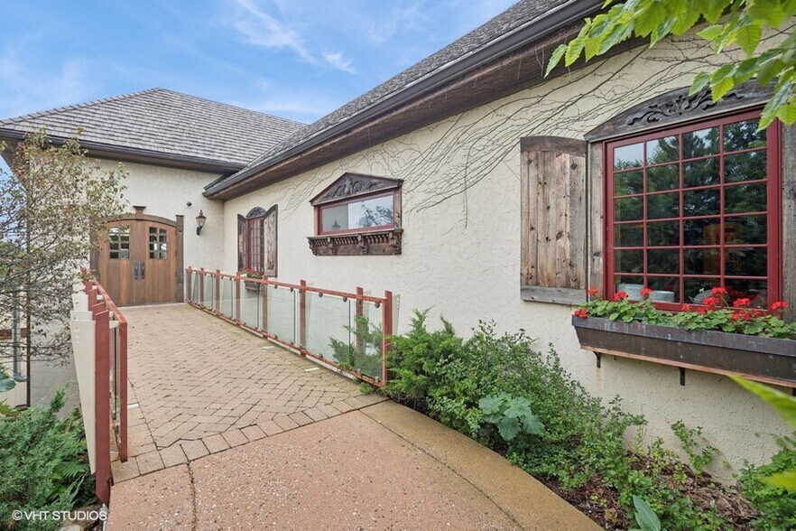 More Photos Of 22221 N Pepper Rd, Lake Barrington General Retail For Sale