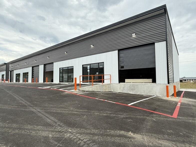 More Photos Of 6420 FM 1102, New Braunfels Unknown For Lease