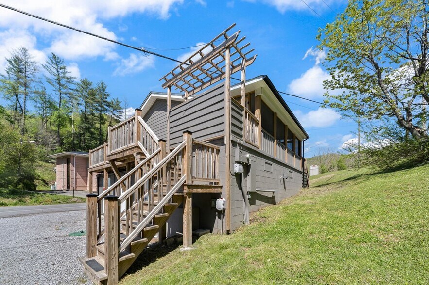 More Photos Of 717 Jenkins Rd, Whitesburg Storefront Retail Residential For Sale