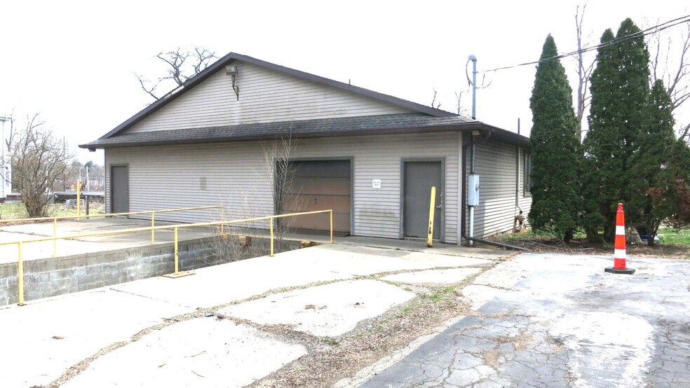 More Photos Of 216 W Chicago St, Jonesville Office For Sale