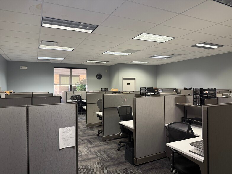 More Photos Of 425 Huehl Rd, Northbrook Light Distribution For Sale