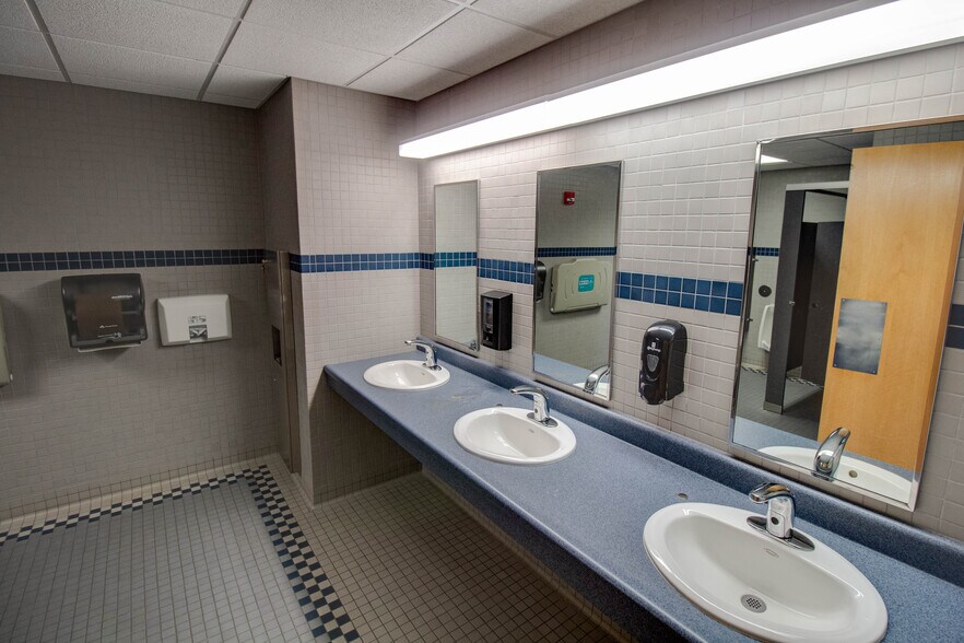 More Photos Of 18400 Shipman Rd, Carlinville Schools For Sale