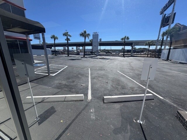 More Photos Of 5712 Southwest Fwy, Houston Auto Dealership For Lease