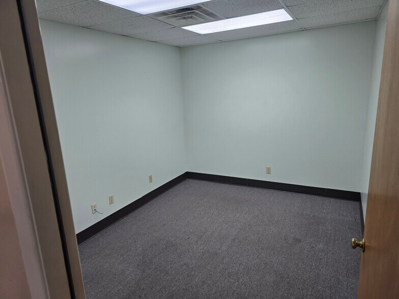 More Photos Of 157 Concord Plaza Shopping Ctr, Saint Louis General Retail For Lease