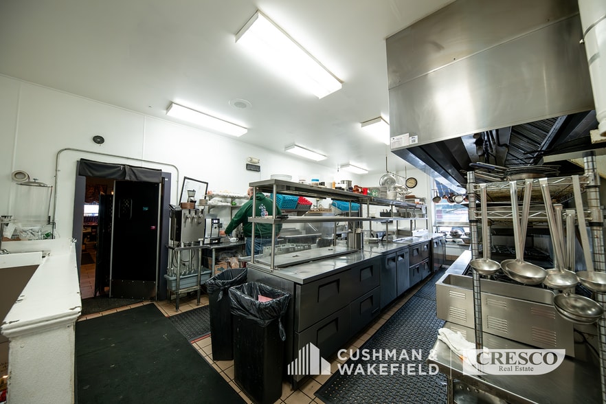 More Photos Of 13111-13125 Shaker Blvd, Cleveland Unknown For Lease