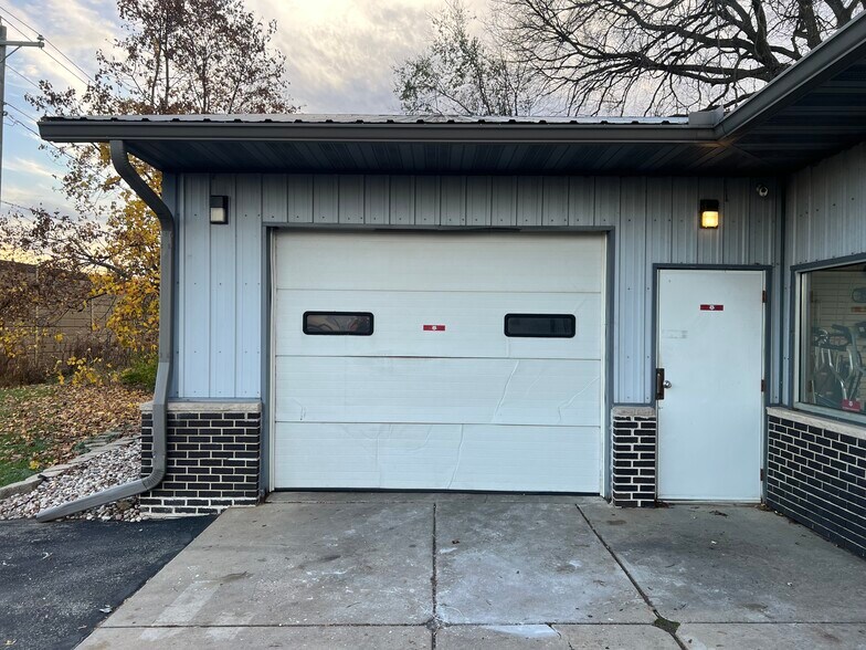 More Photos Of 4916 Verona Rd, Madison Auto Repair For Sale