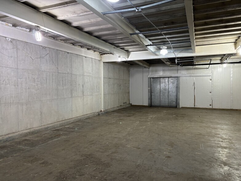 More Photos Of 2150 W Carroll Ave, Chicago Food Processing For Sale