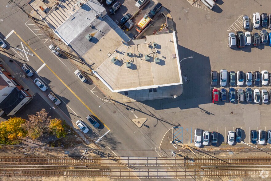 More Photos Of 5 Station Plz, Bethpage Storefront Retail Office For Lease