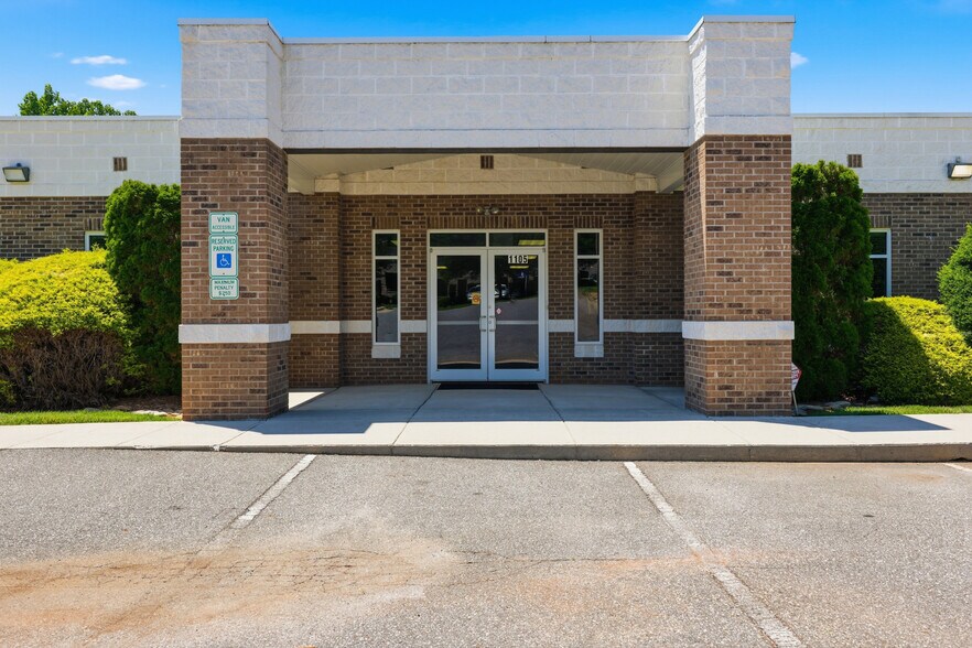 More Photos Of 1105 8th Court St SE, Hickory Office For Sale