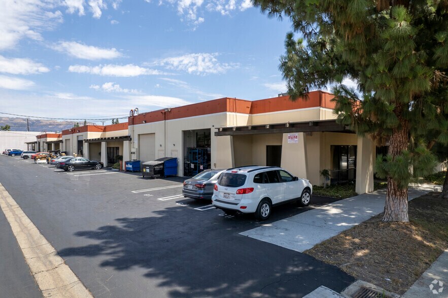 More Photos Of 21029 Itasca St, Chatsworth Warehouse For Lease