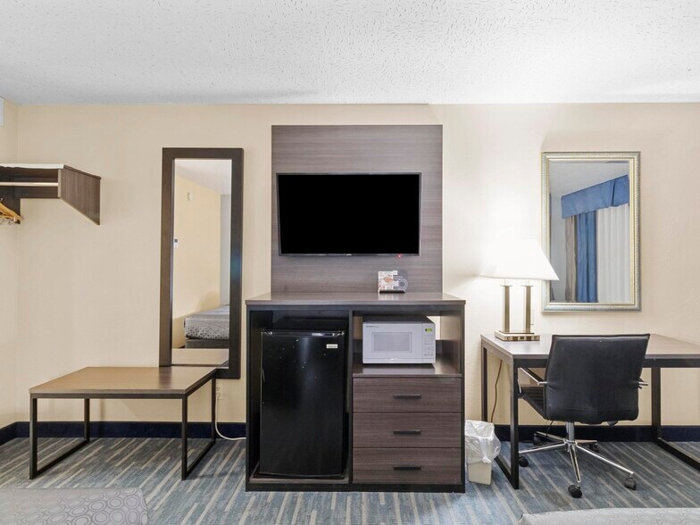 More Photos Of 850 S Bluff St, Saint George Hotel For Sale