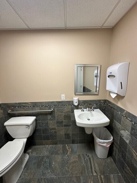 More Photos Of 175 Fairfield Ave, West Caldwell Medical For Lease