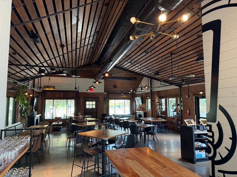 More Photos Of 909 N 5th St, Phoenix Restaurant For Lease