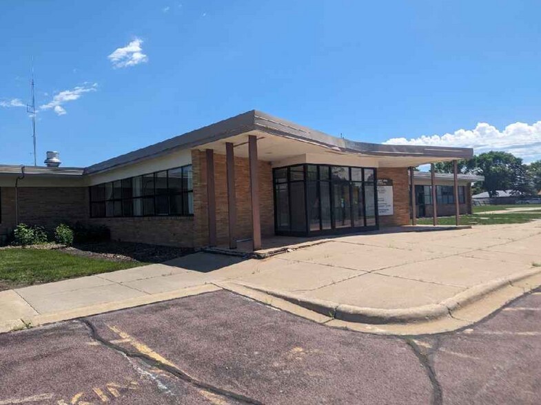 More Photos Of 100 Fallwood Rd, Redwood Falls Apartments For Lease