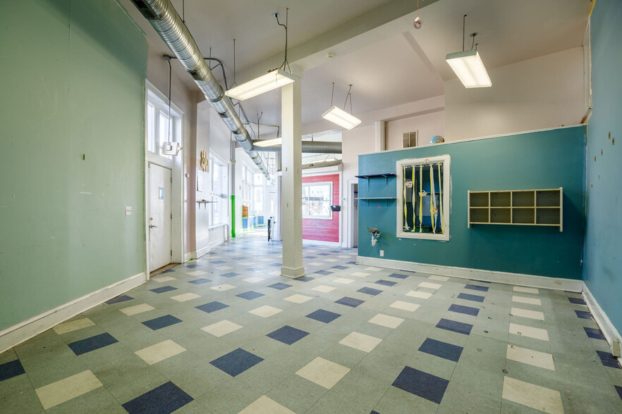 More Photos Of 300 W Clay St, Richmond Storefront Retail Residential For Lease