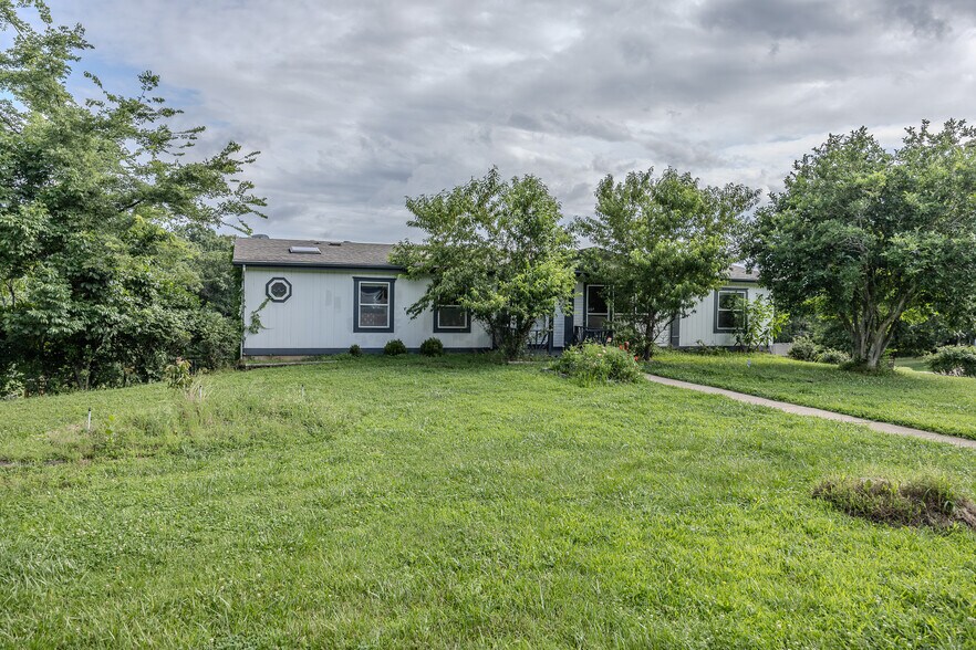 More Photos Of 2399 Twin Rivers Pt, Camdenton Trailer Camper Park For Sale