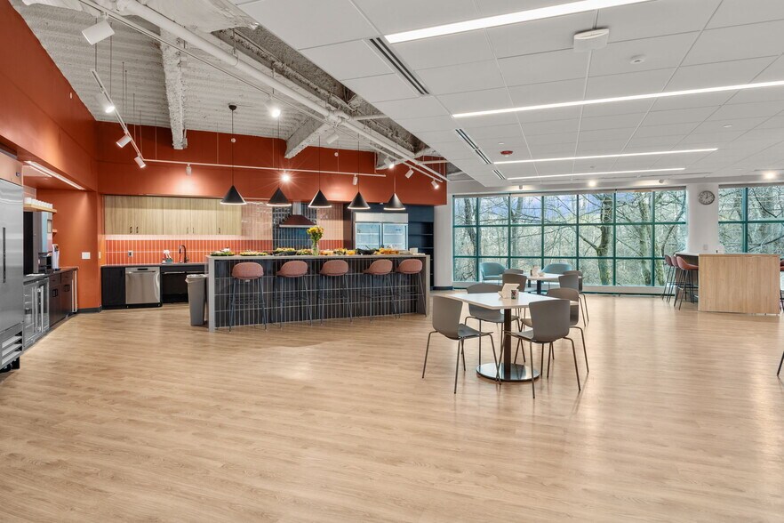 More Photos Of 1000 Northbrook Dr, Trevose Office For Sale