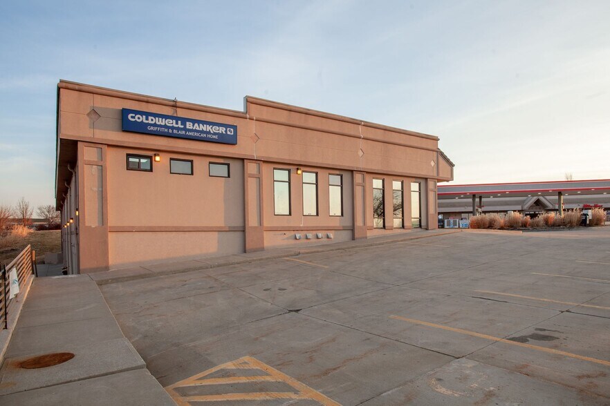 More Photos Of 2311 Wakarusa Dr, Lawrence Freestanding For Lease