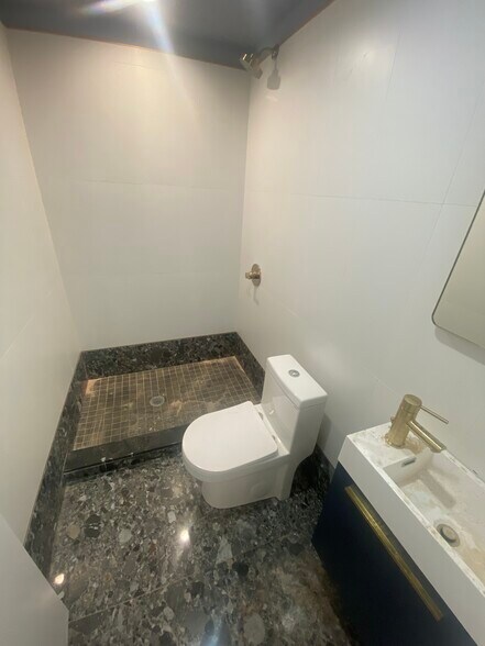 More Photos Of 160 20th St, Brooklyn Apartments For Lease